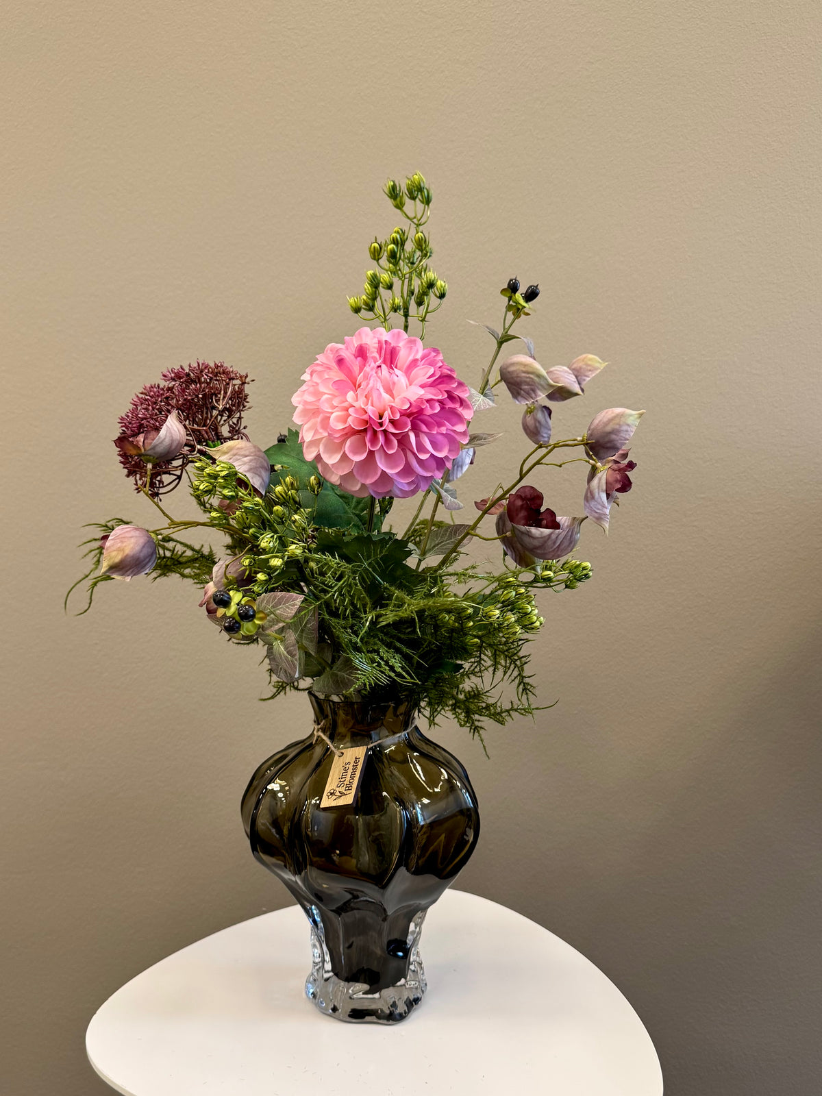 Pink dahlia buket