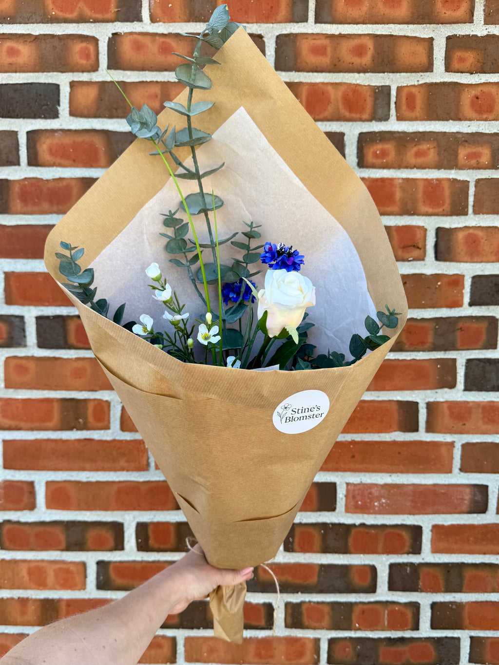 Lille buket med bla. blå kornblomst