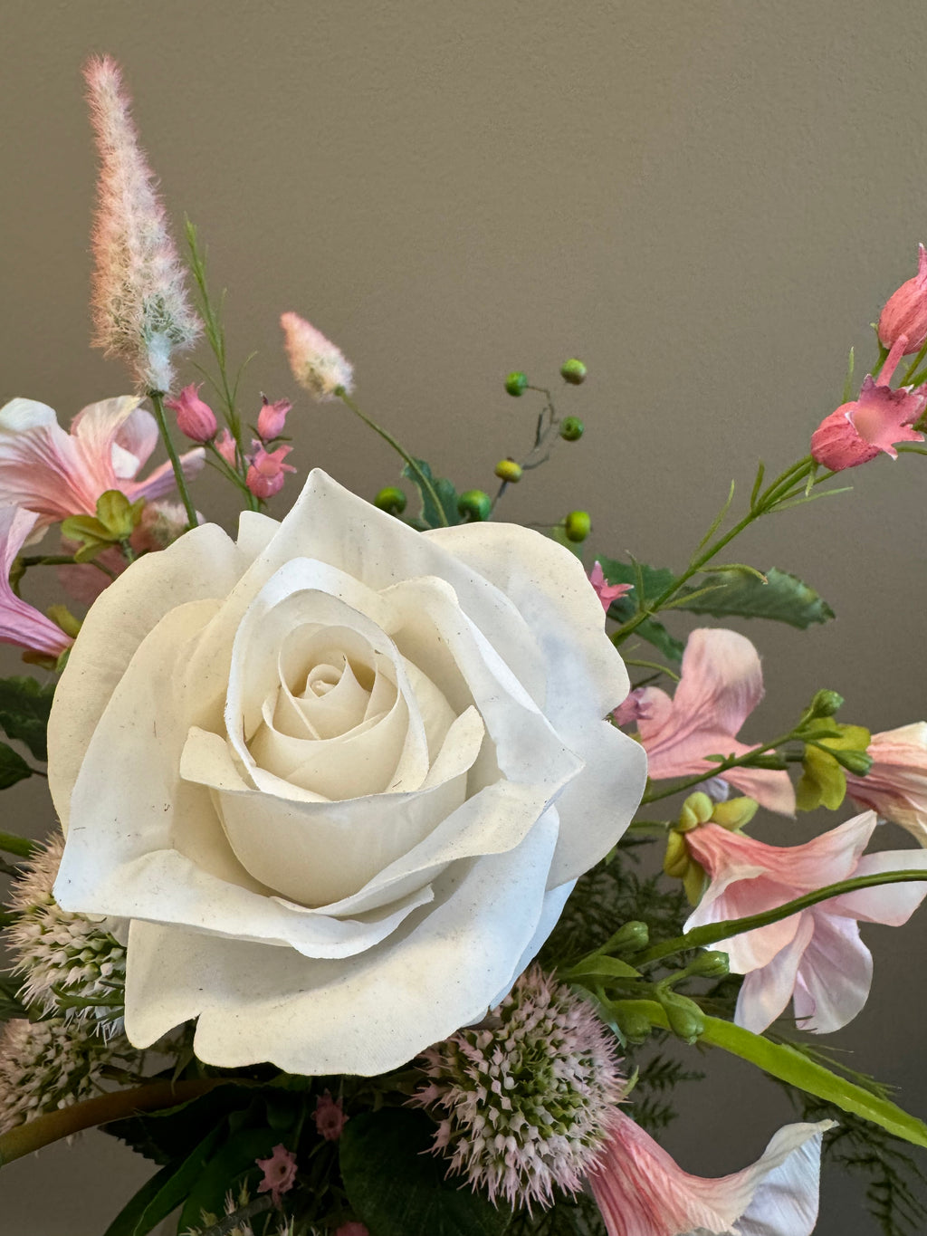 UNIKA hvid rose buket