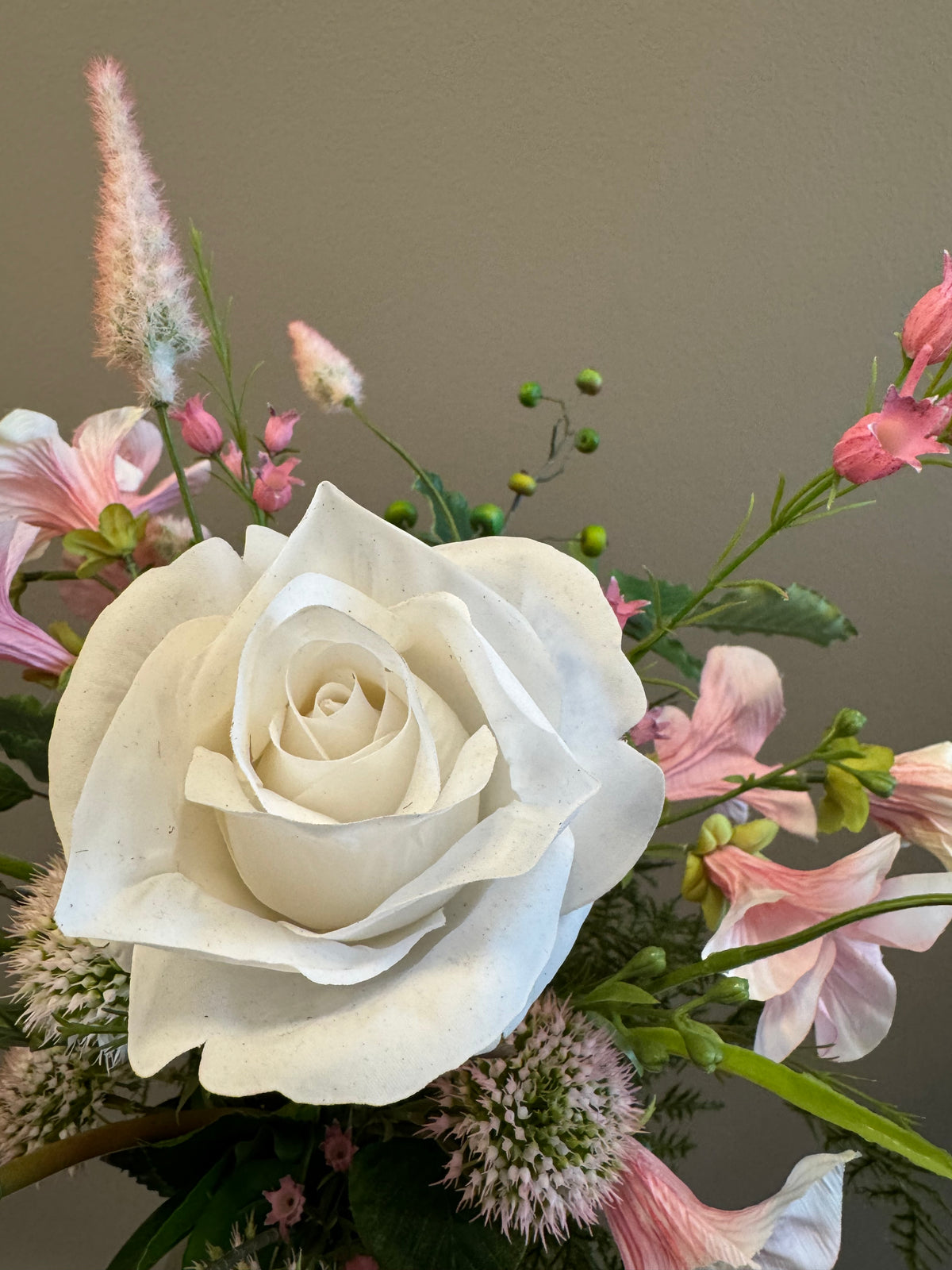 UNIKA hvid rose buket