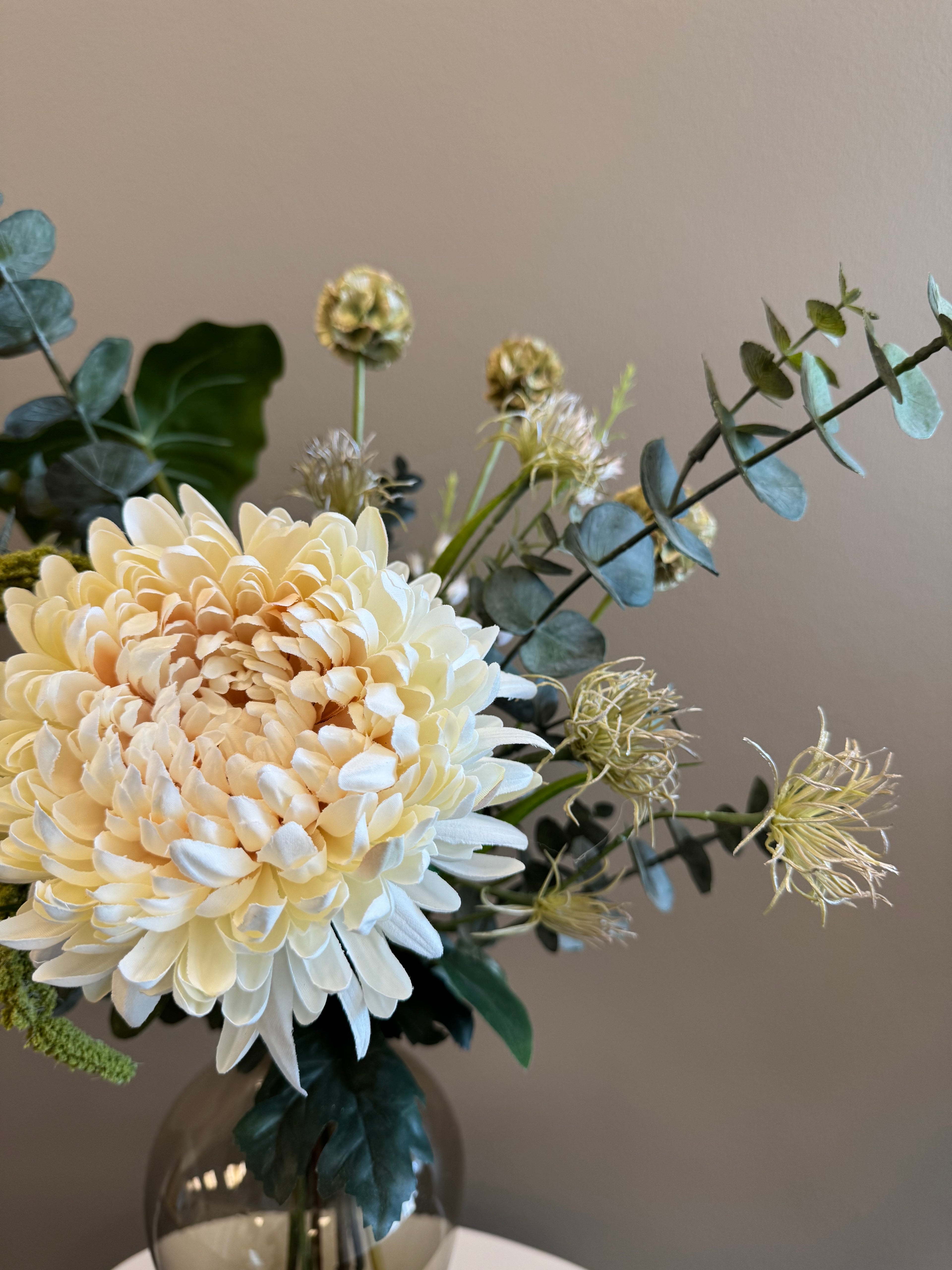 Buket m. Bla. Creme chrysanthemum