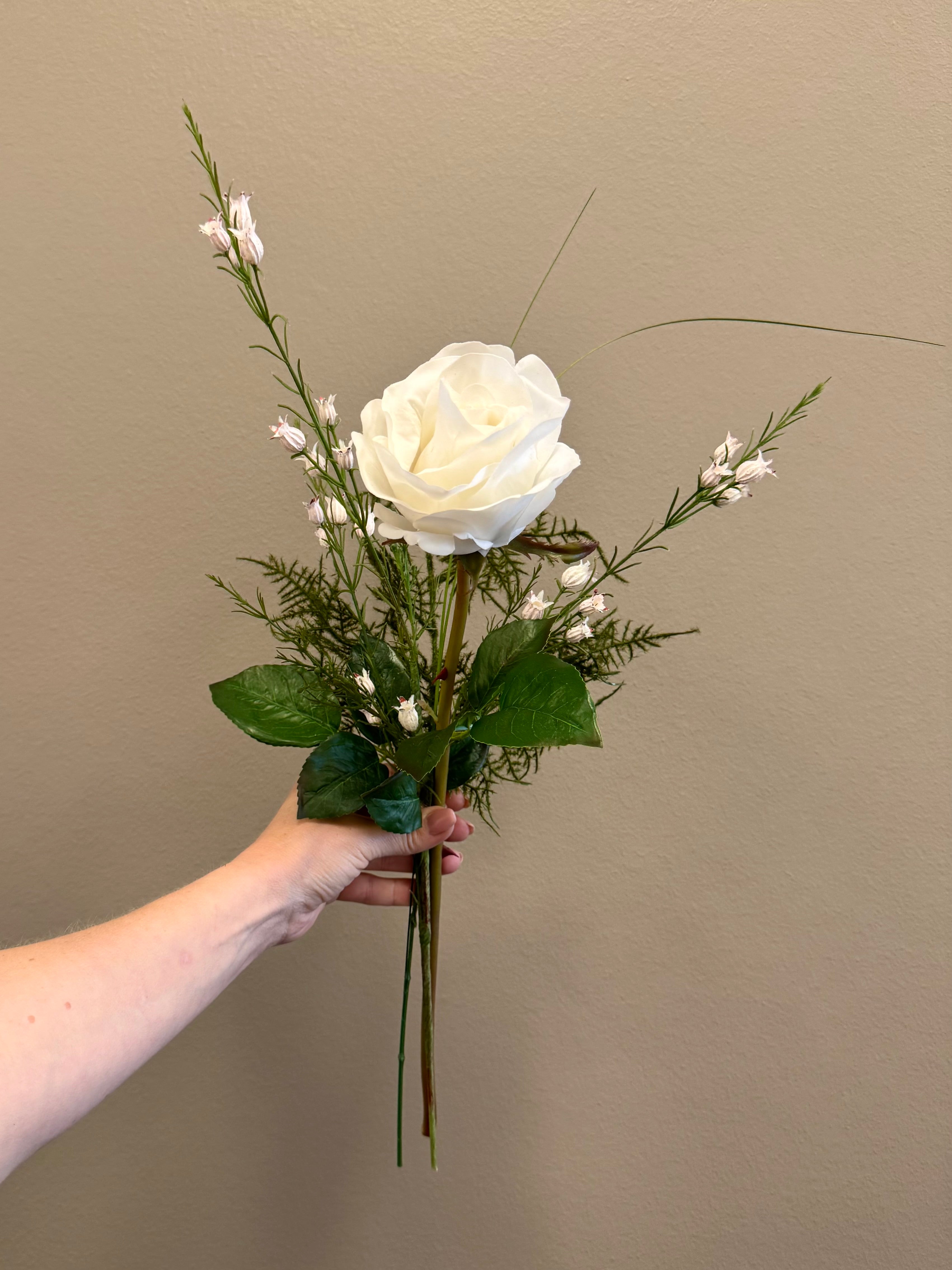 Lille hvid Deluxe Rose buket