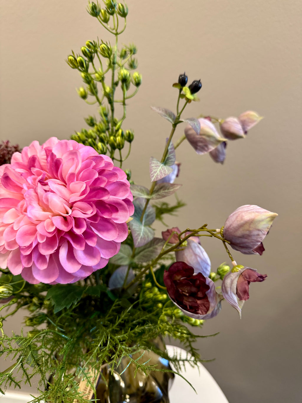 Pink dahlia buket