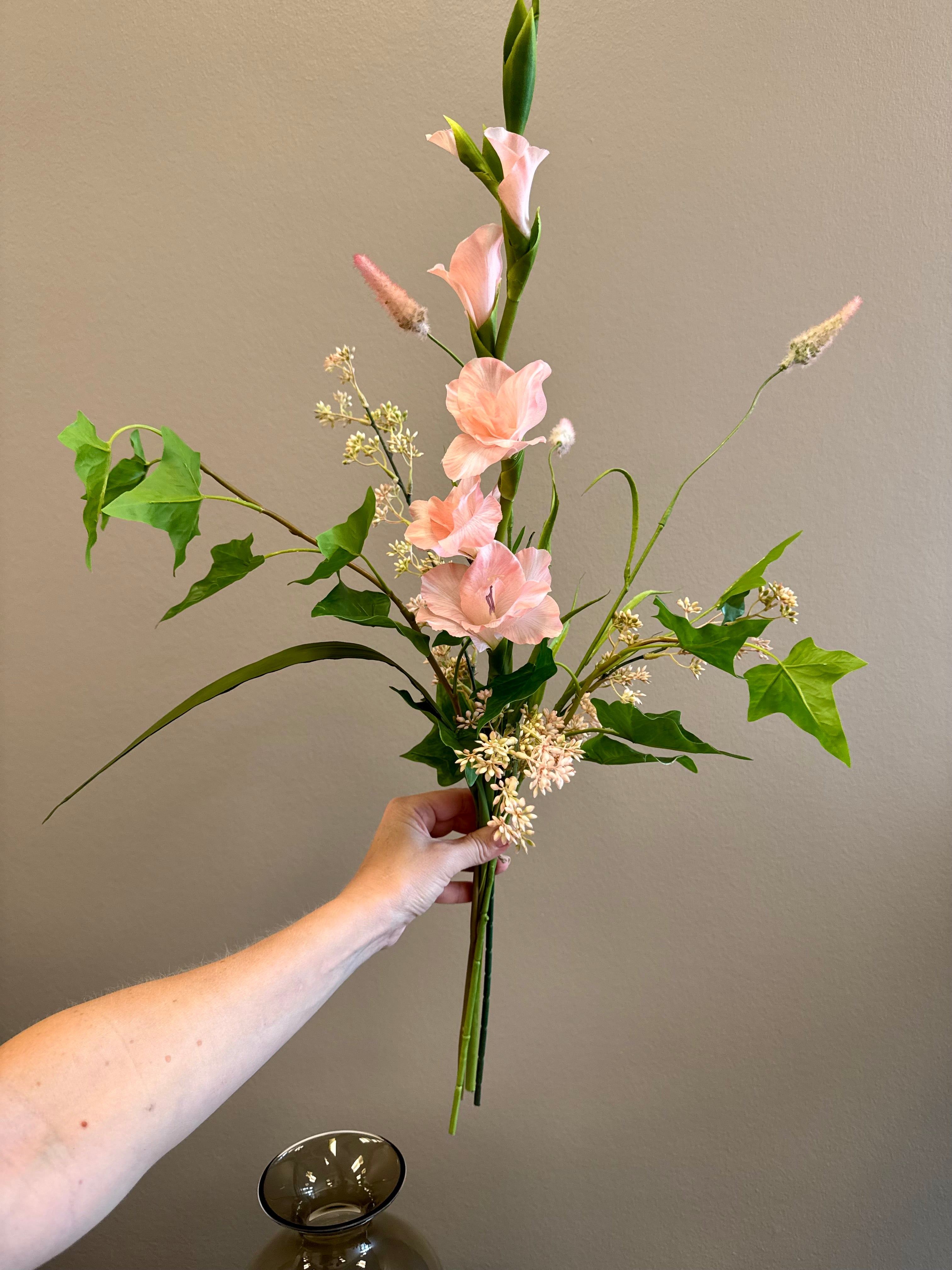 Lyserød gladiolus buket