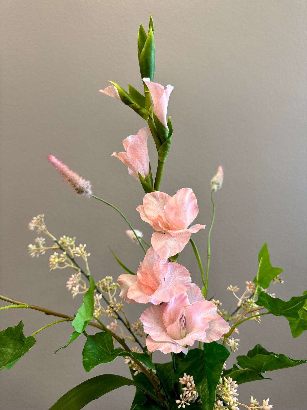 Lyserød gladiolus buket