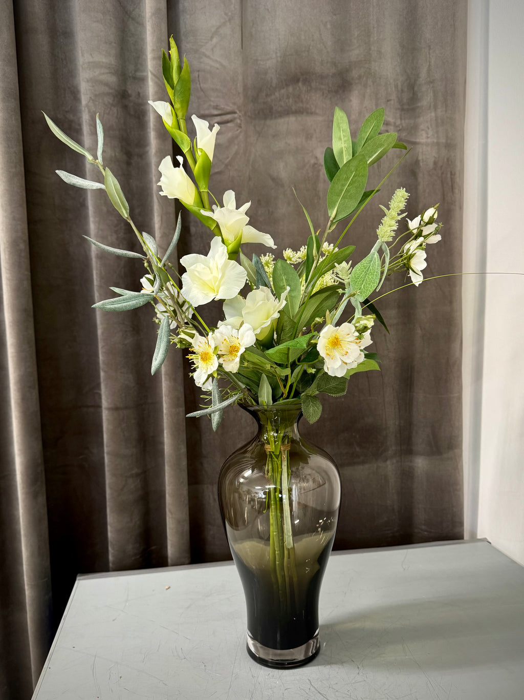 Hvid gladiolus buket
