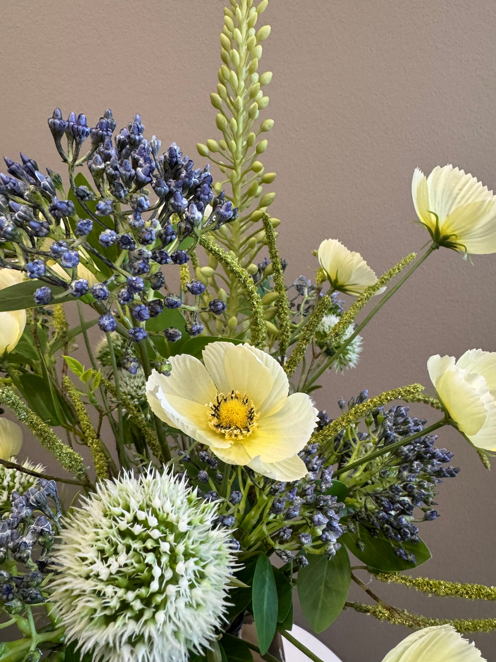 Gul cosmos sommer