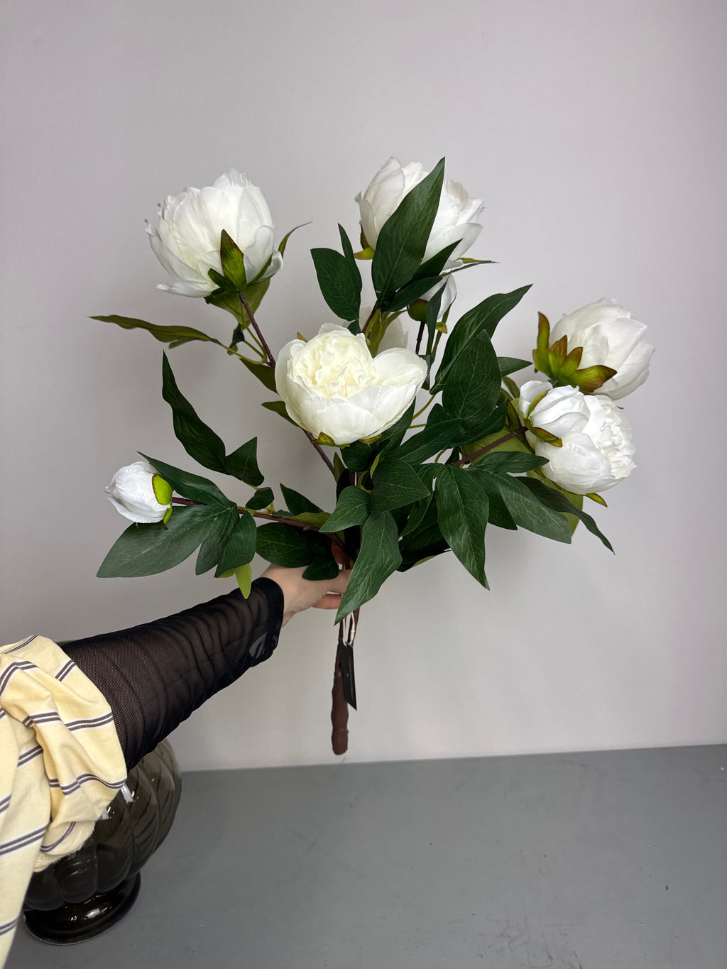 Hvid pæon/bonderose buket