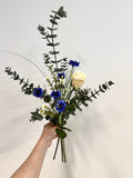 Lille buket med bla. blå kornblomst