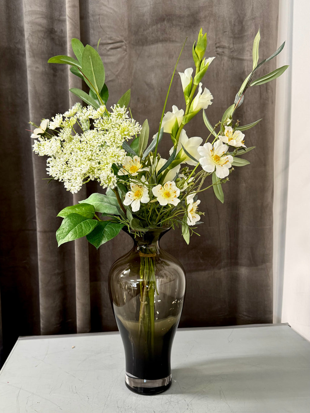 Hvid gladiolus buket