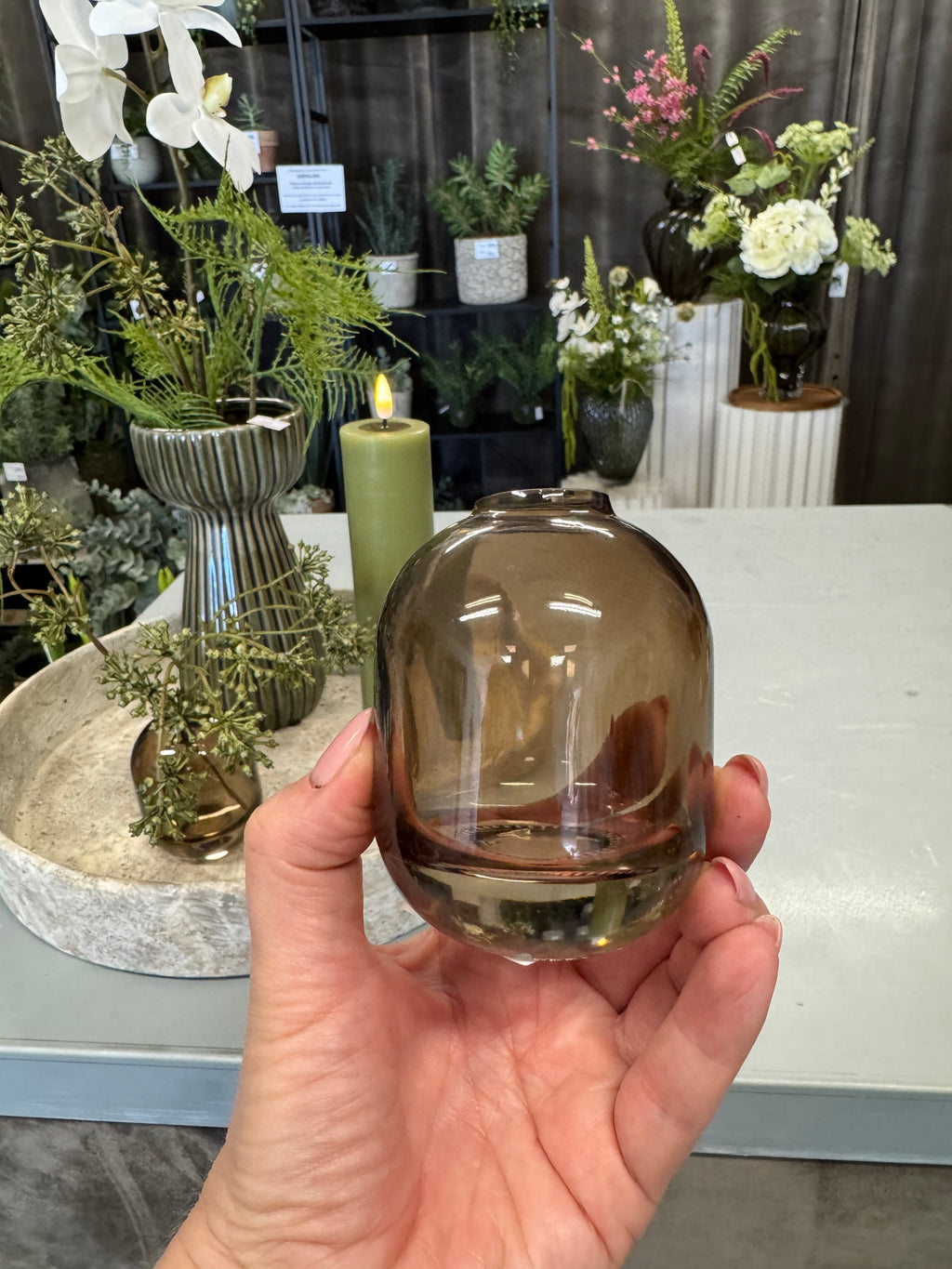 Brun vase 1