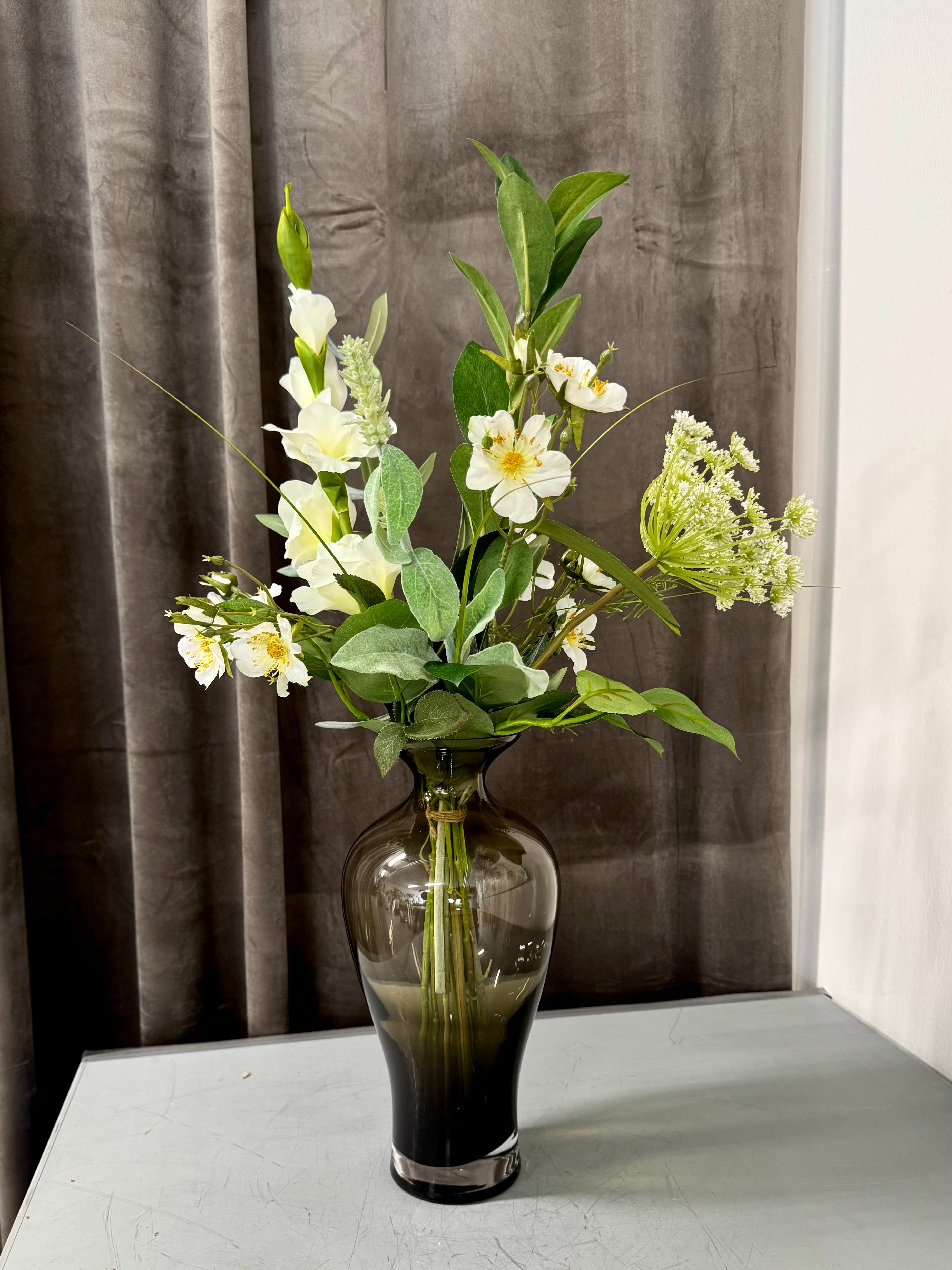Hvid gladiolus buket