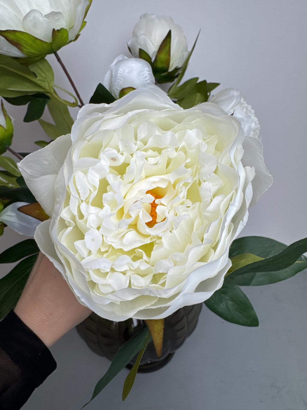 Hvid pæon/bonderose buket