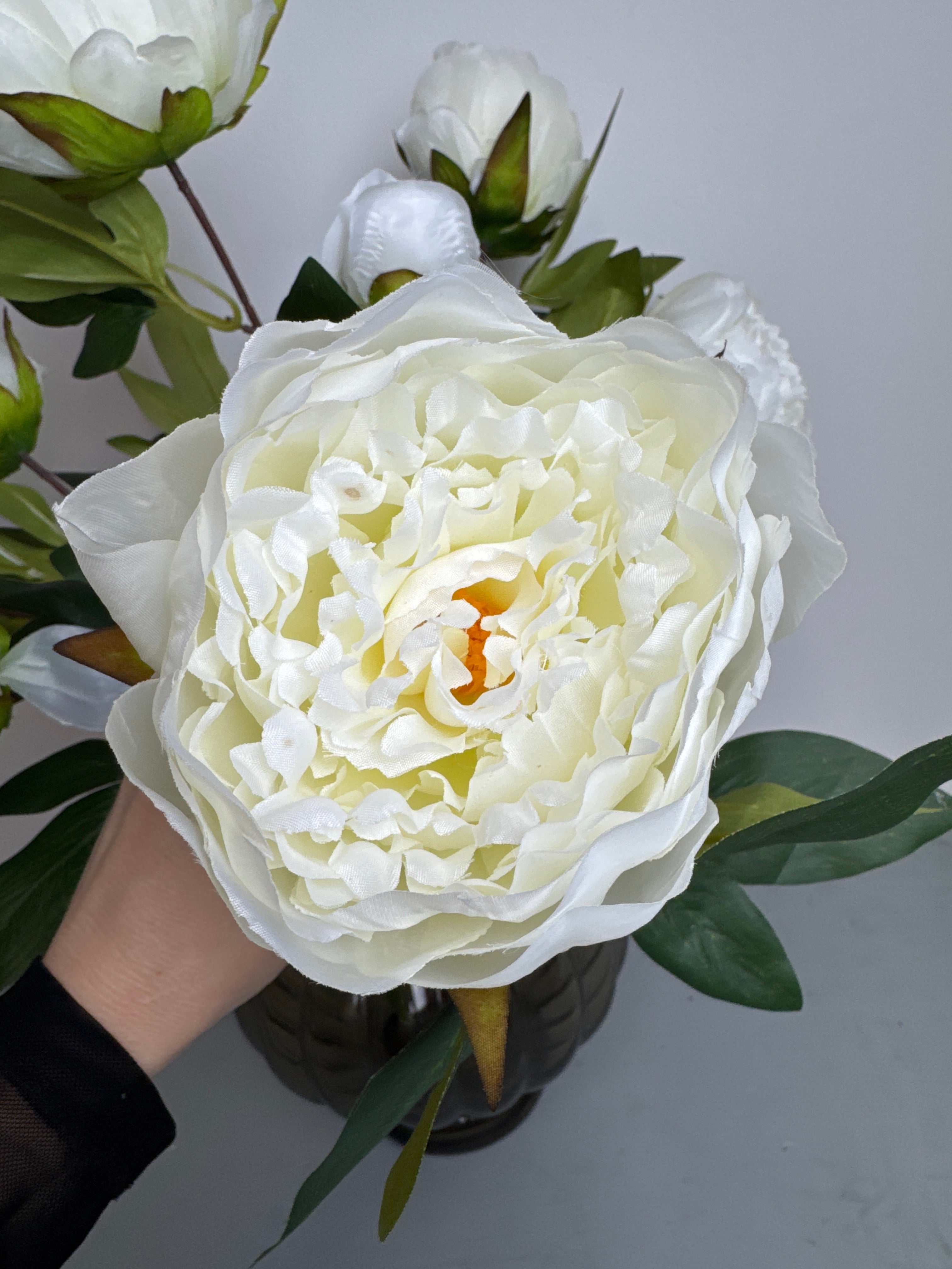 Hvid pæon/bonderose buket