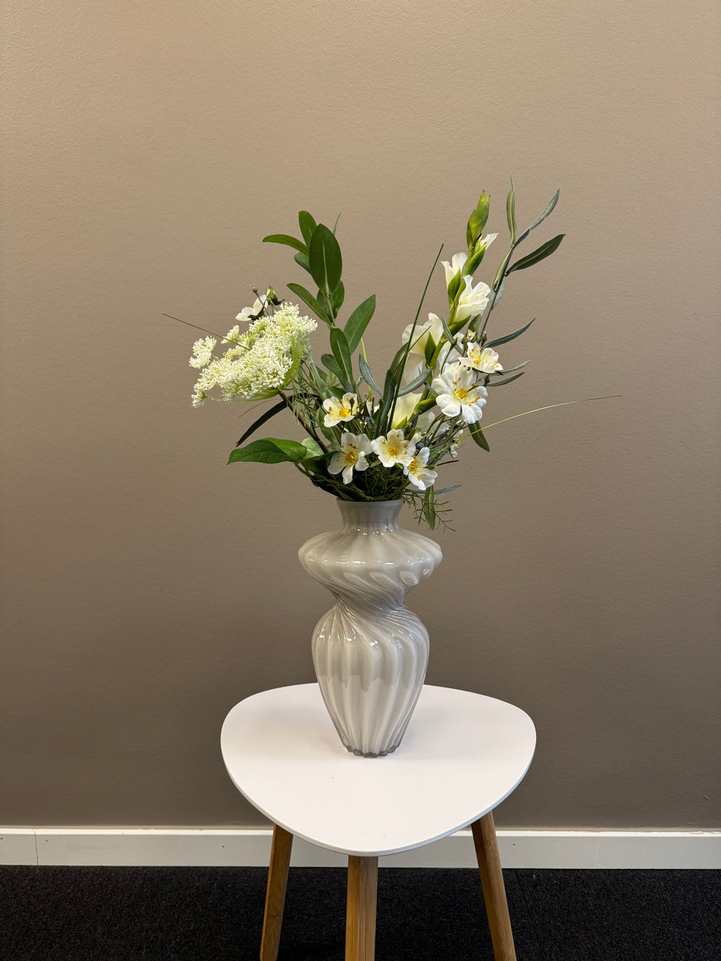 Hvid gladiolus buket