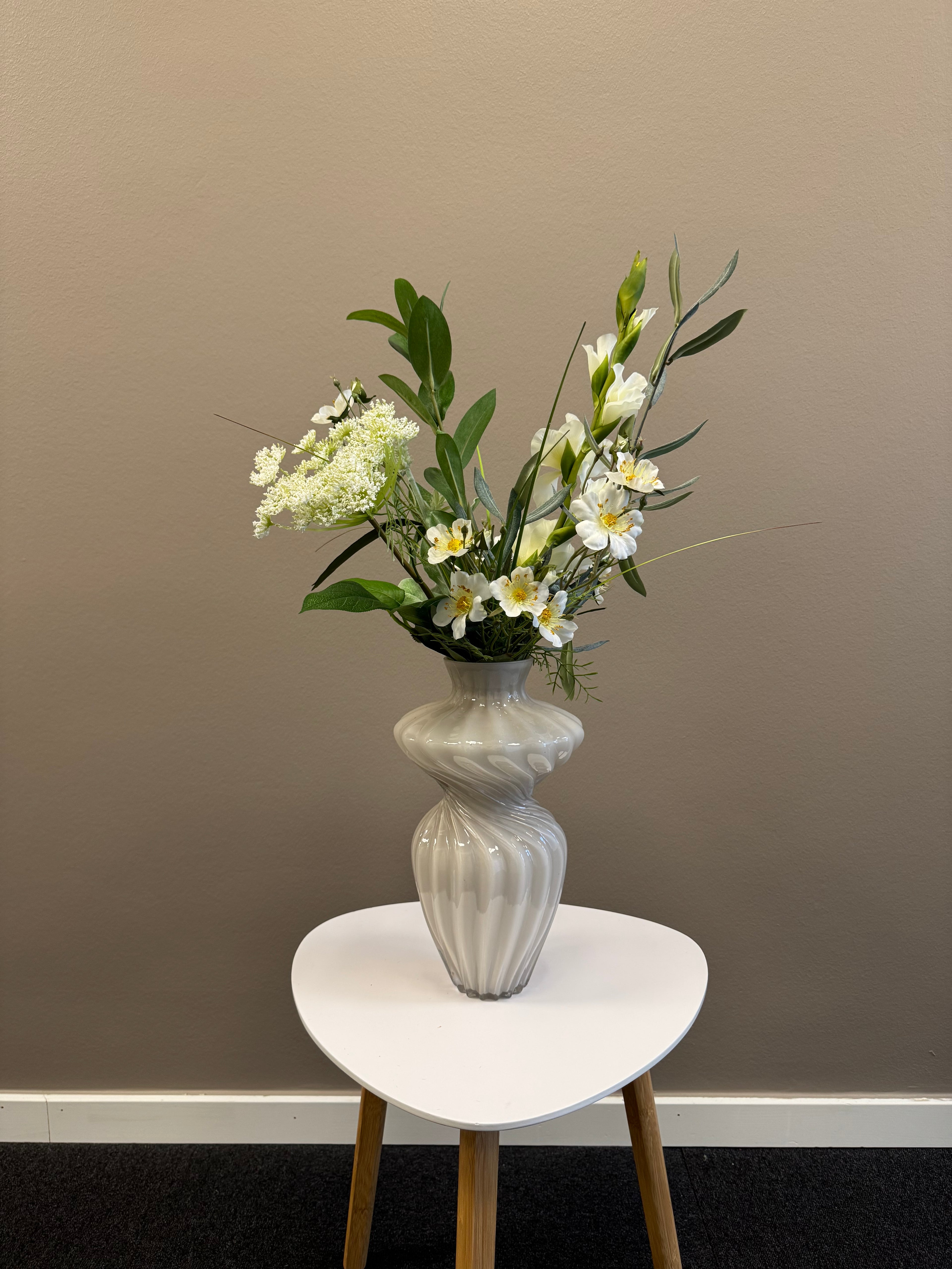 Hvid gladiolus buket