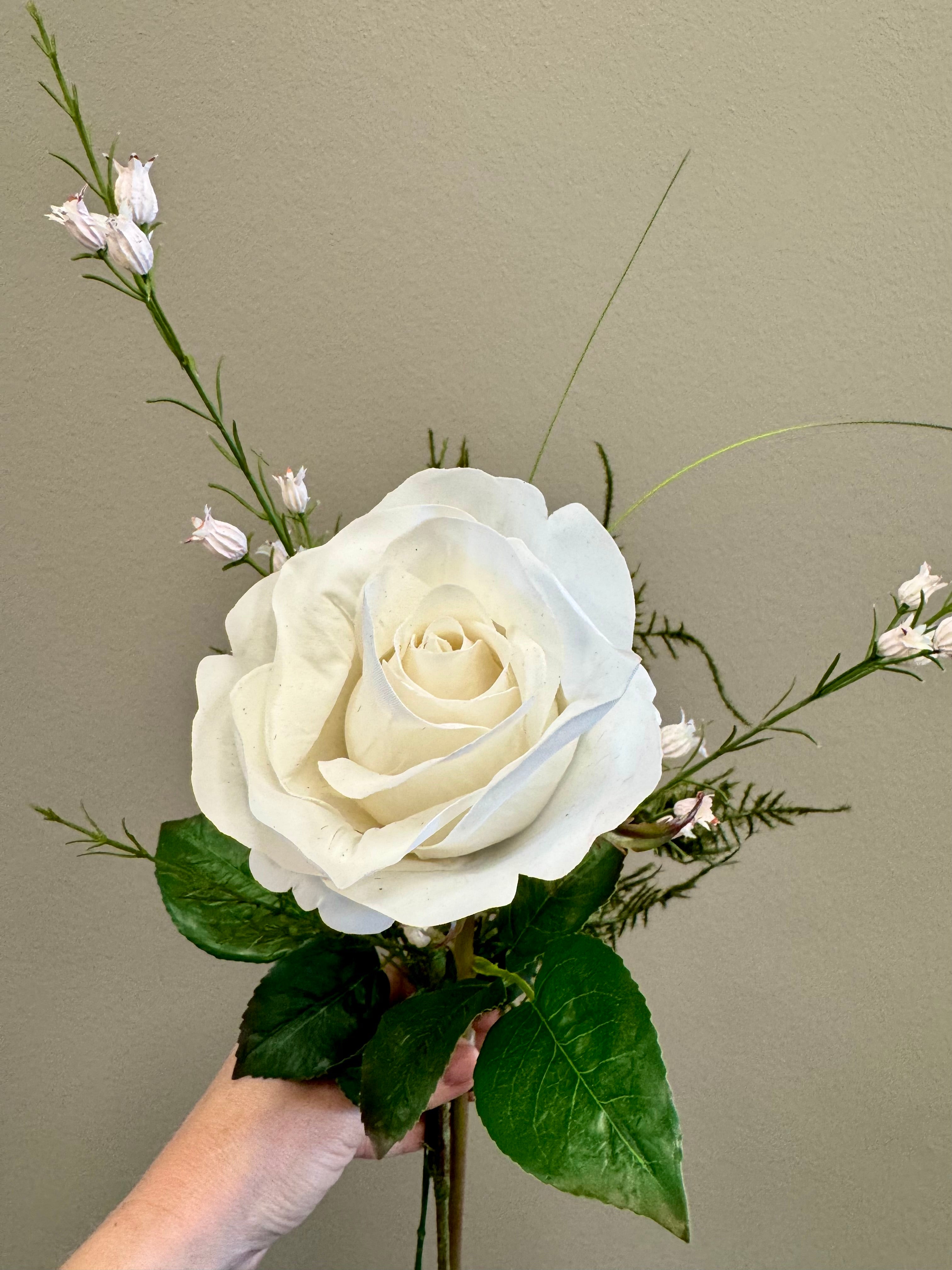 Lille hvid Deluxe Rose buket
