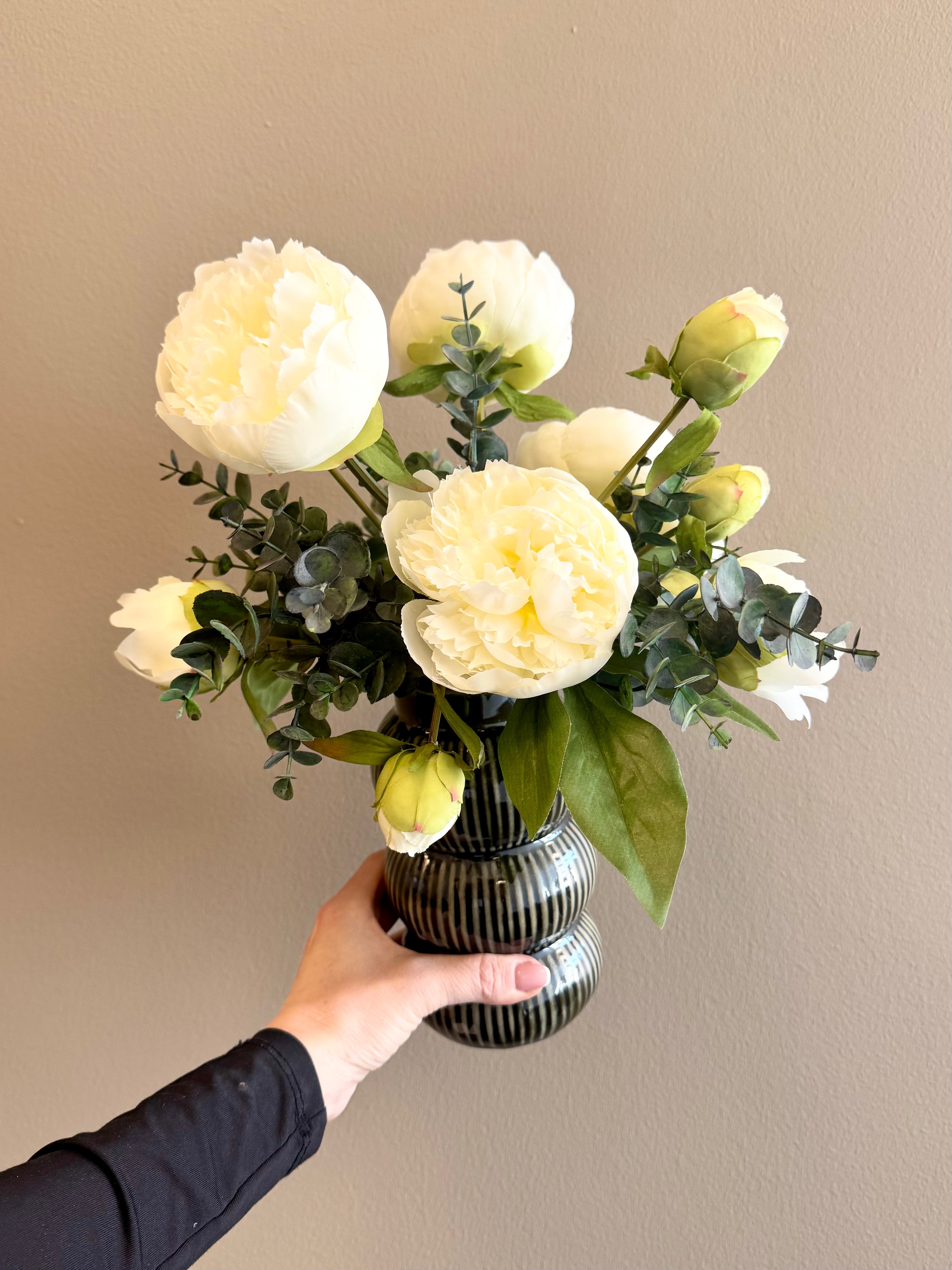 Vase inkl. hvid pæon buket