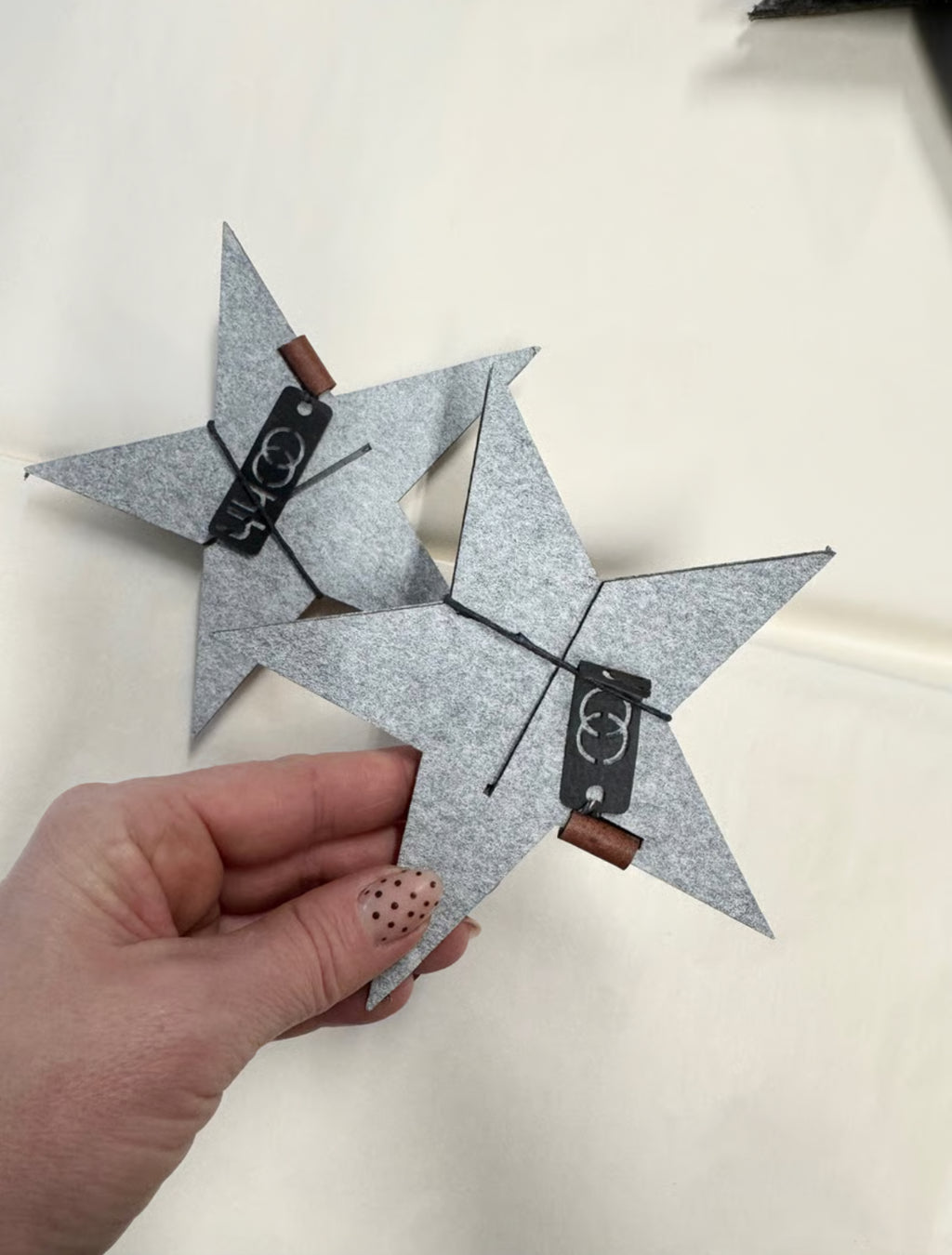 Stjerner lysgrå 2 stk