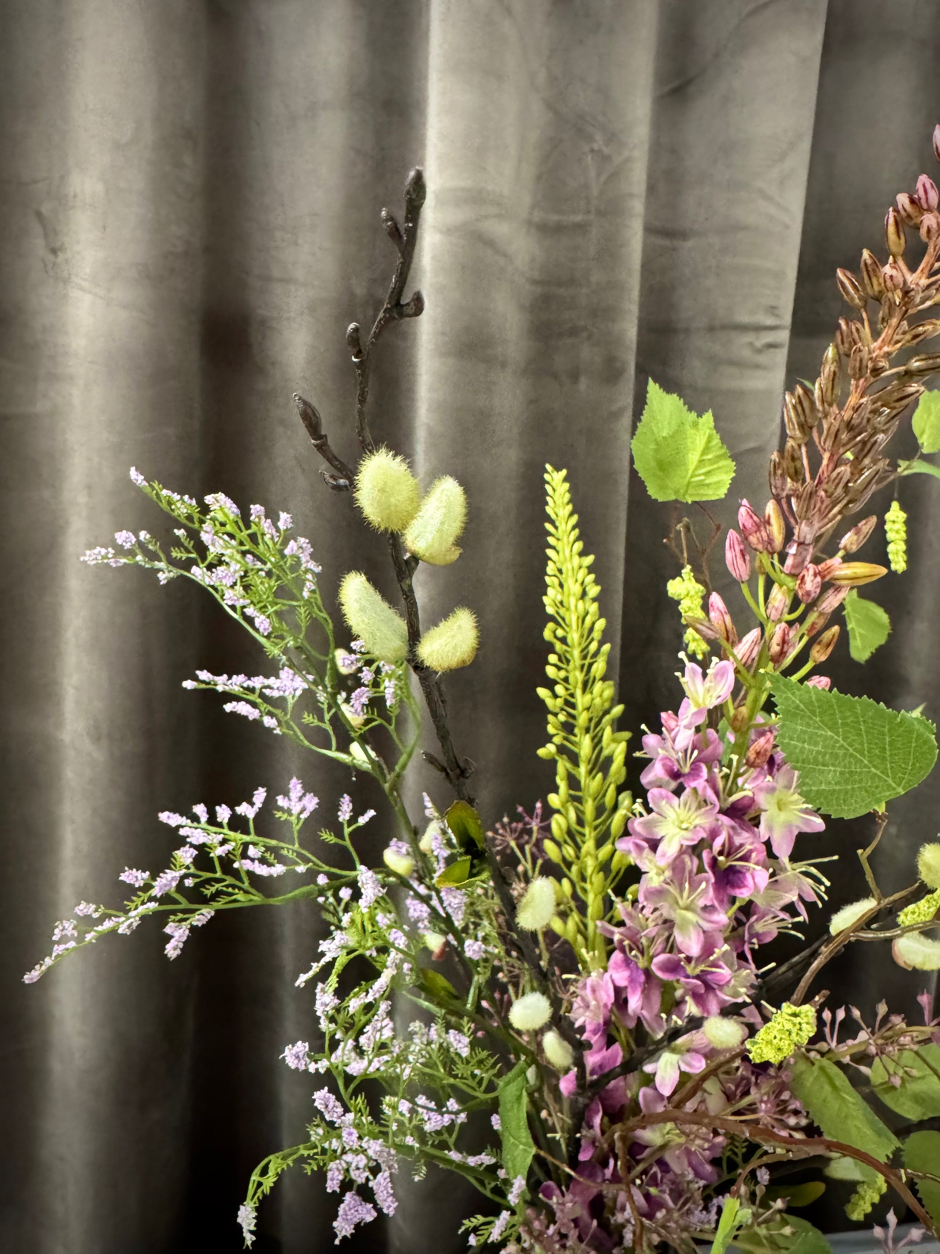 Forårsbuket med bla. Eremurus