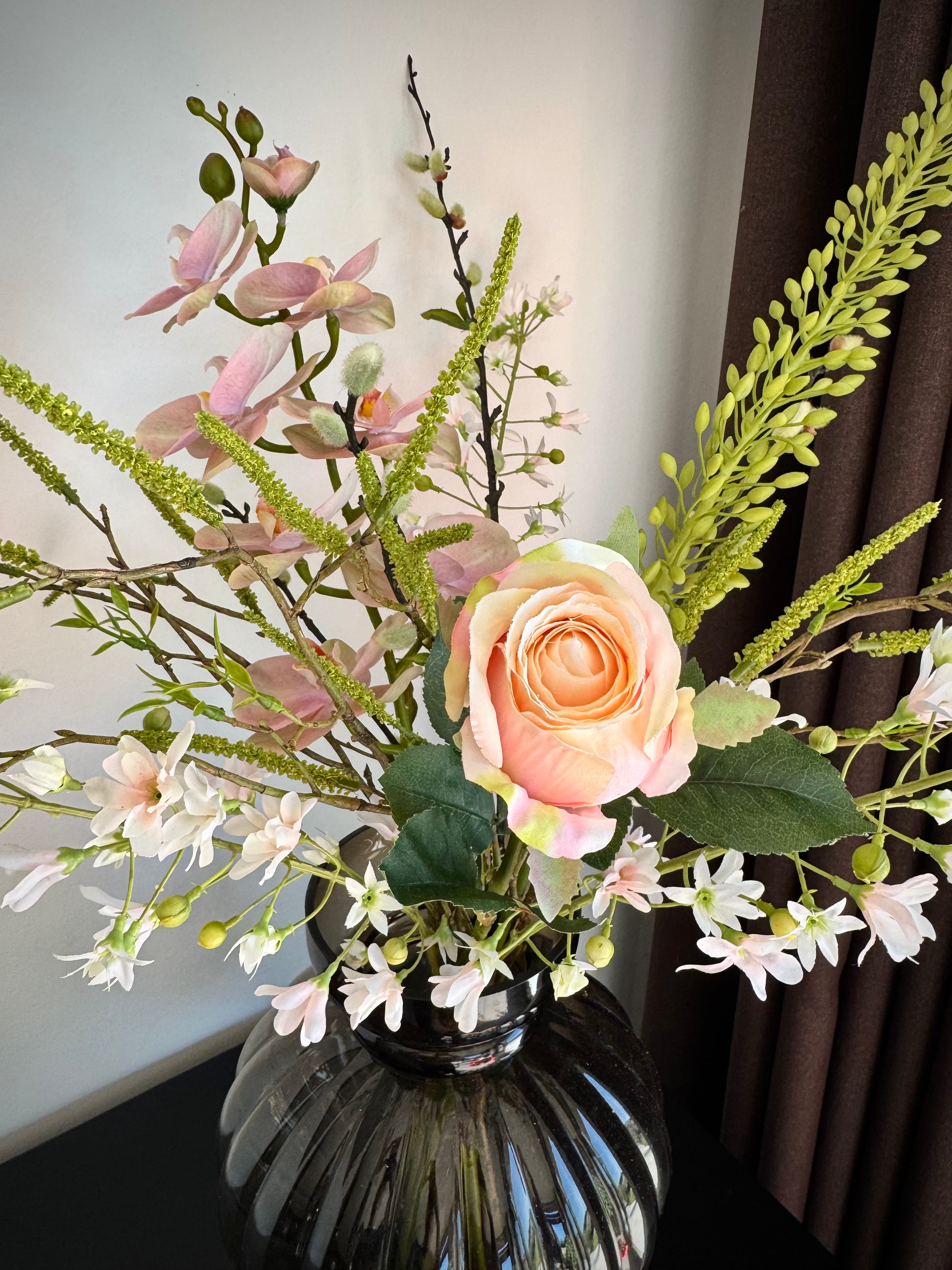 Forårs buket med orkidé og rose