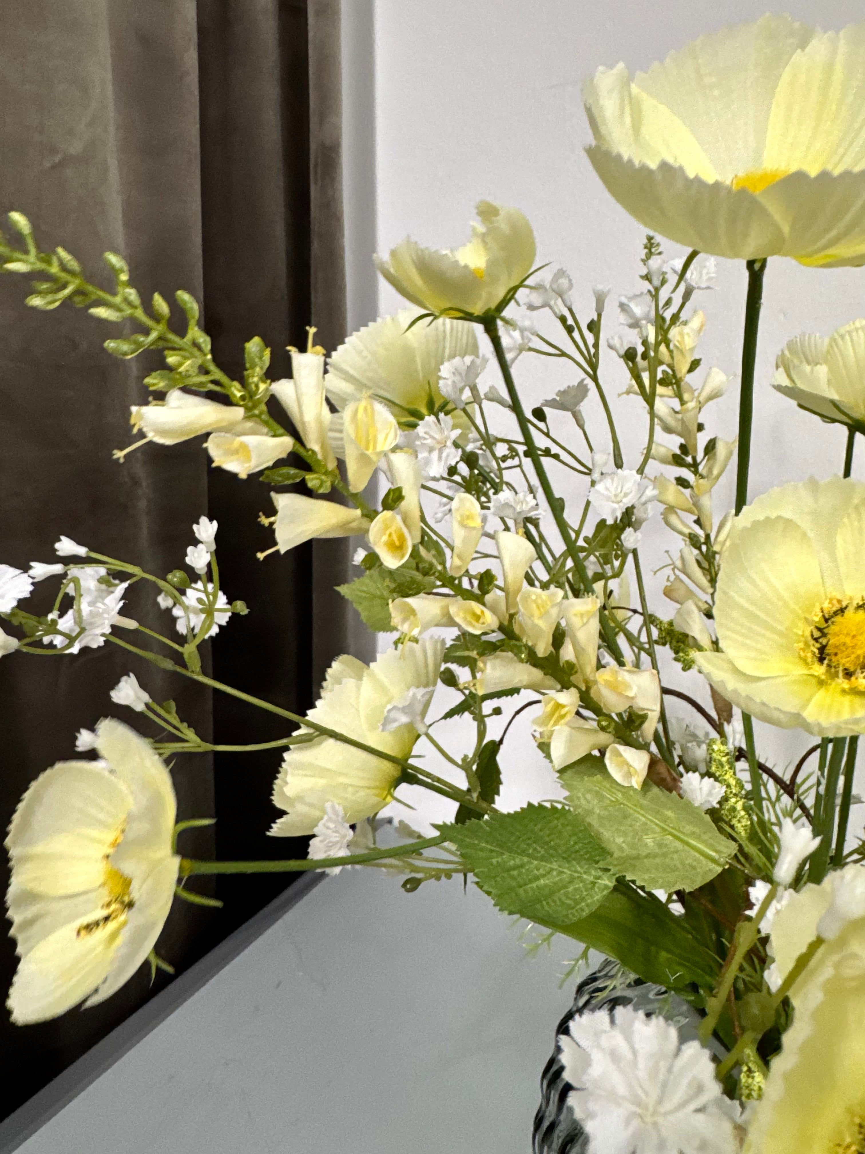 Forårsbuket med gule blomster