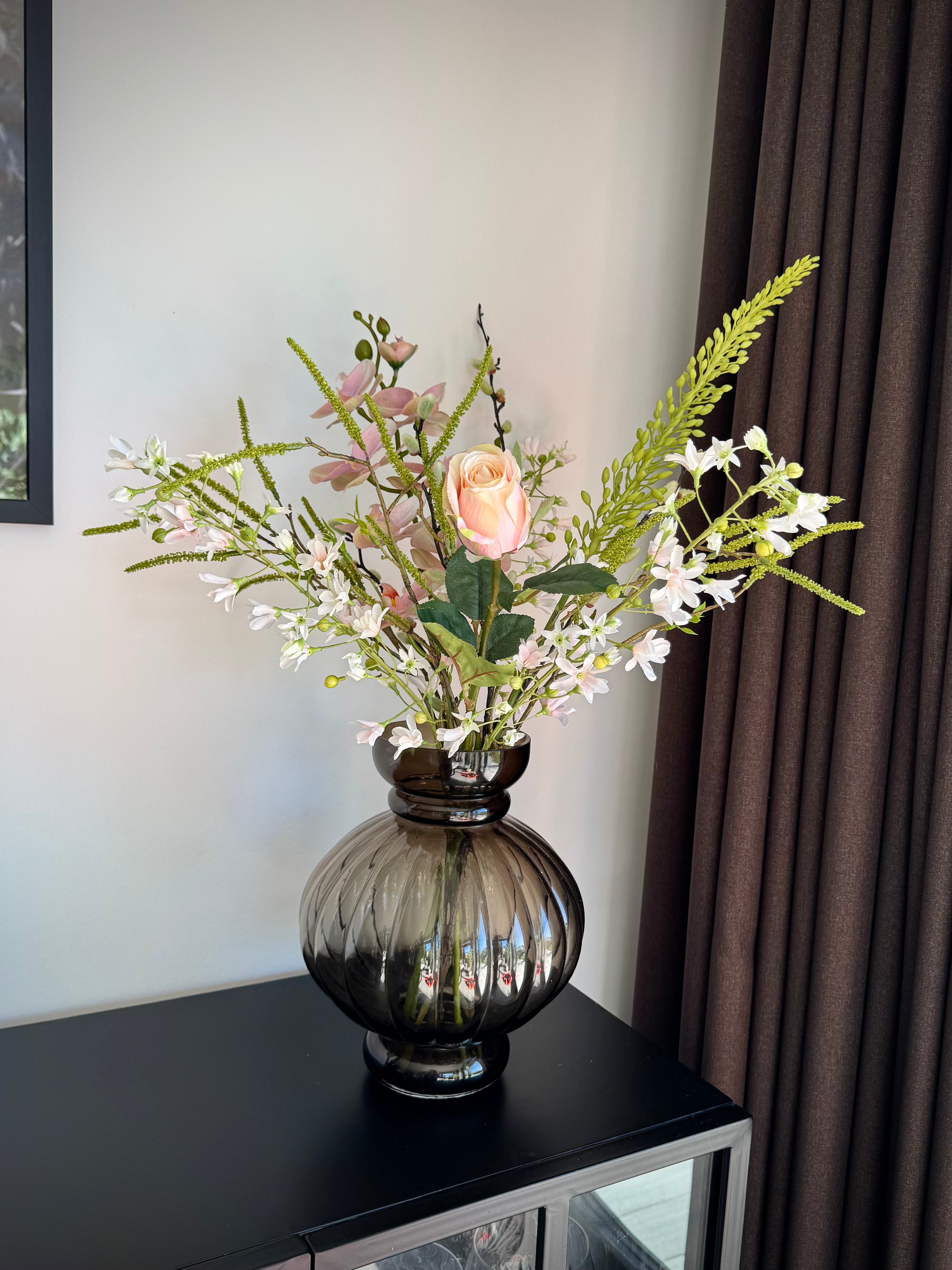 Forårs buket med orkidé og rose