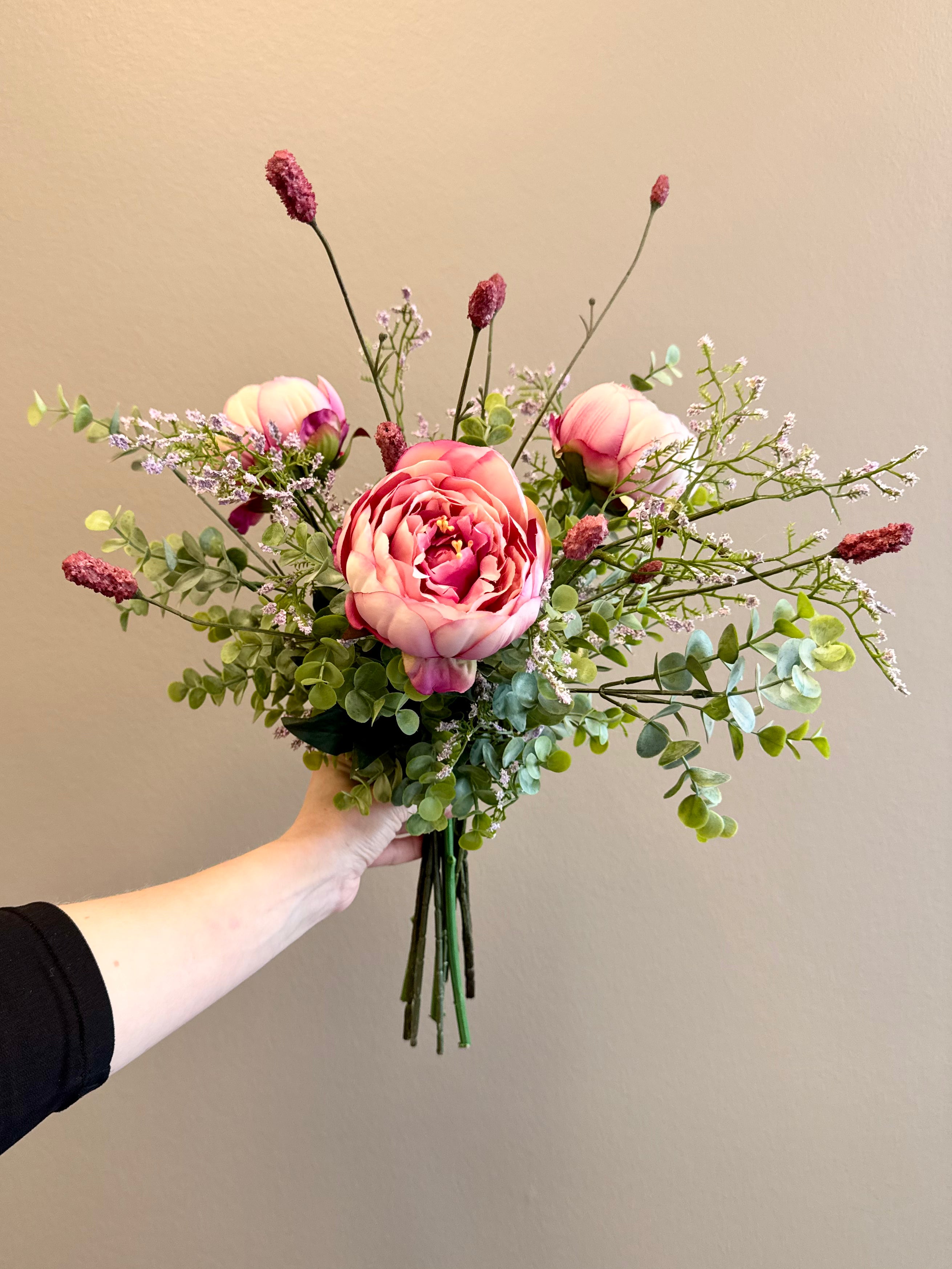 Pæon buket med euca/pimpenell