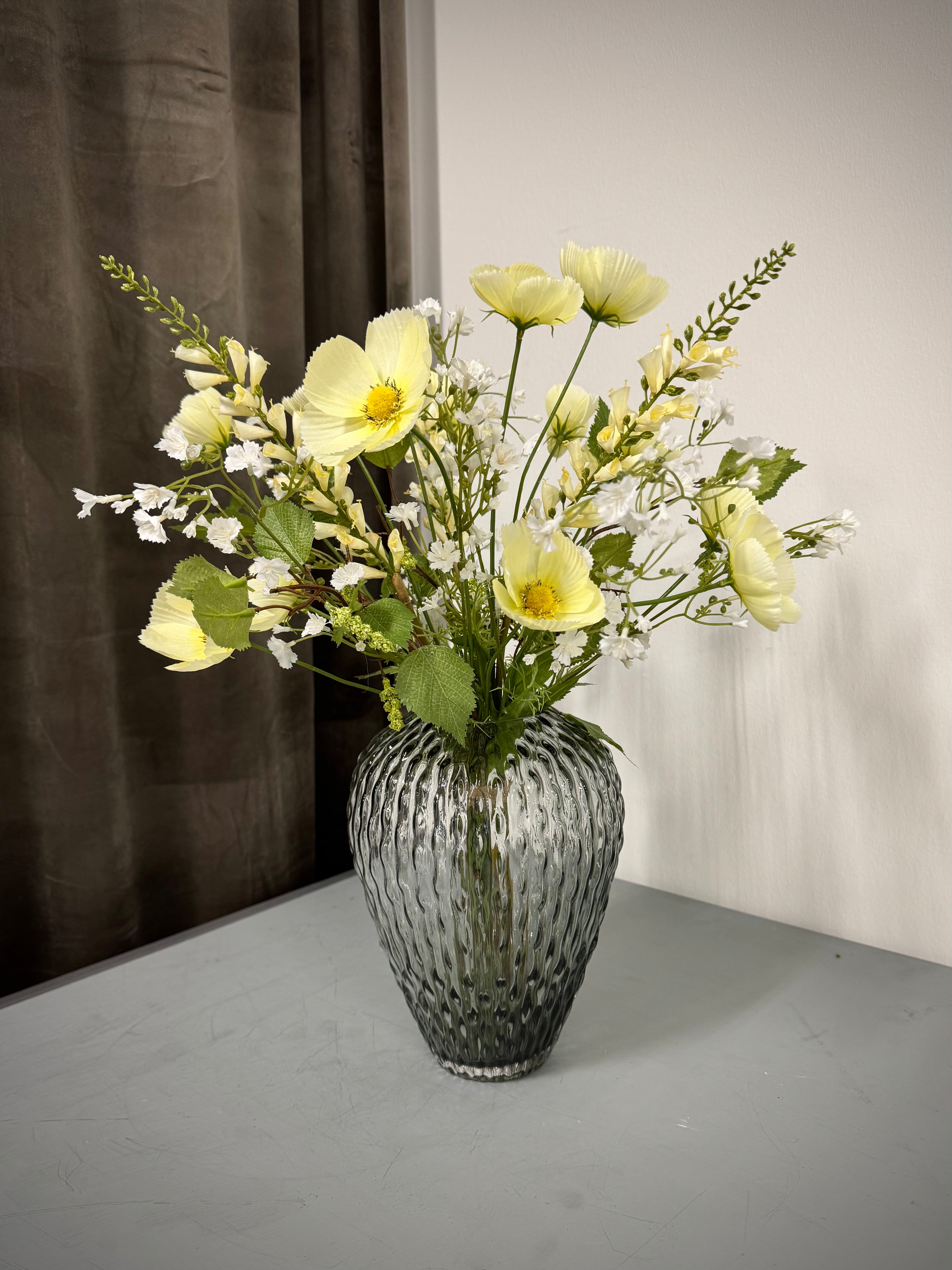 Forårsbuket med gule blomster