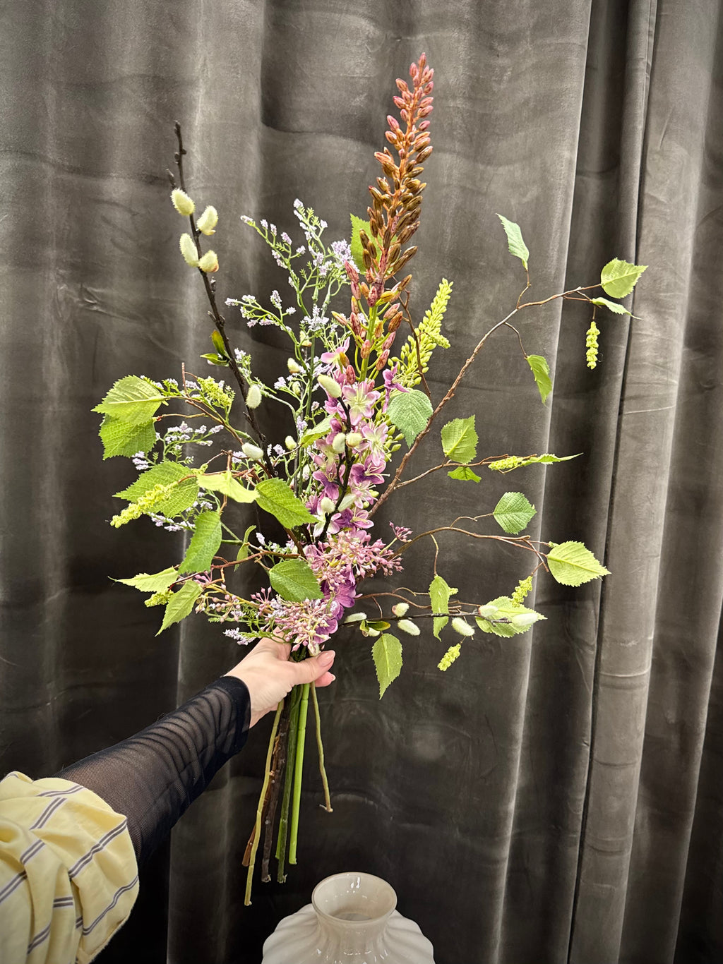 Forårsbuket med bla. Eremurus