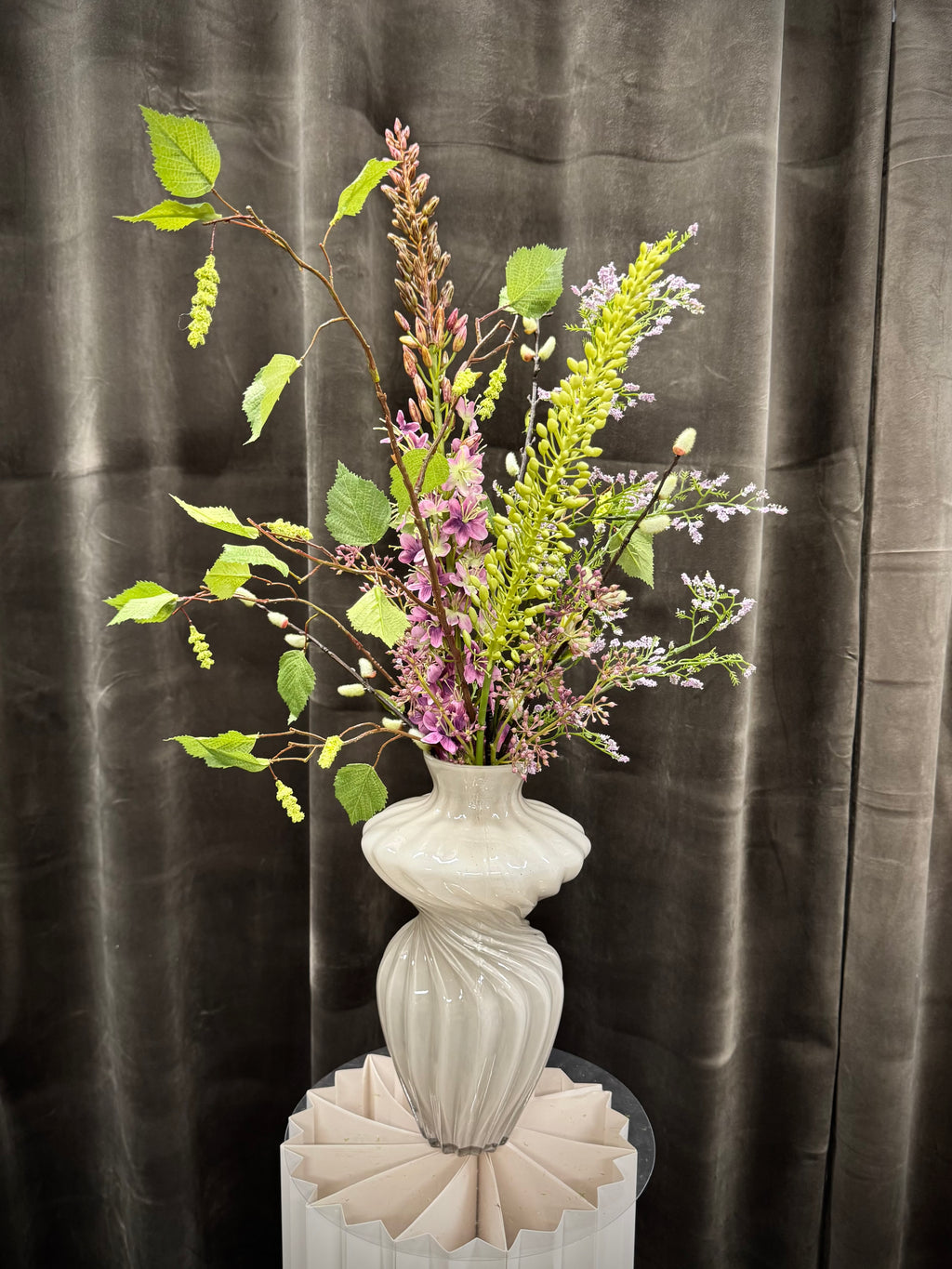 Forårsbuket med bla. Eremurus