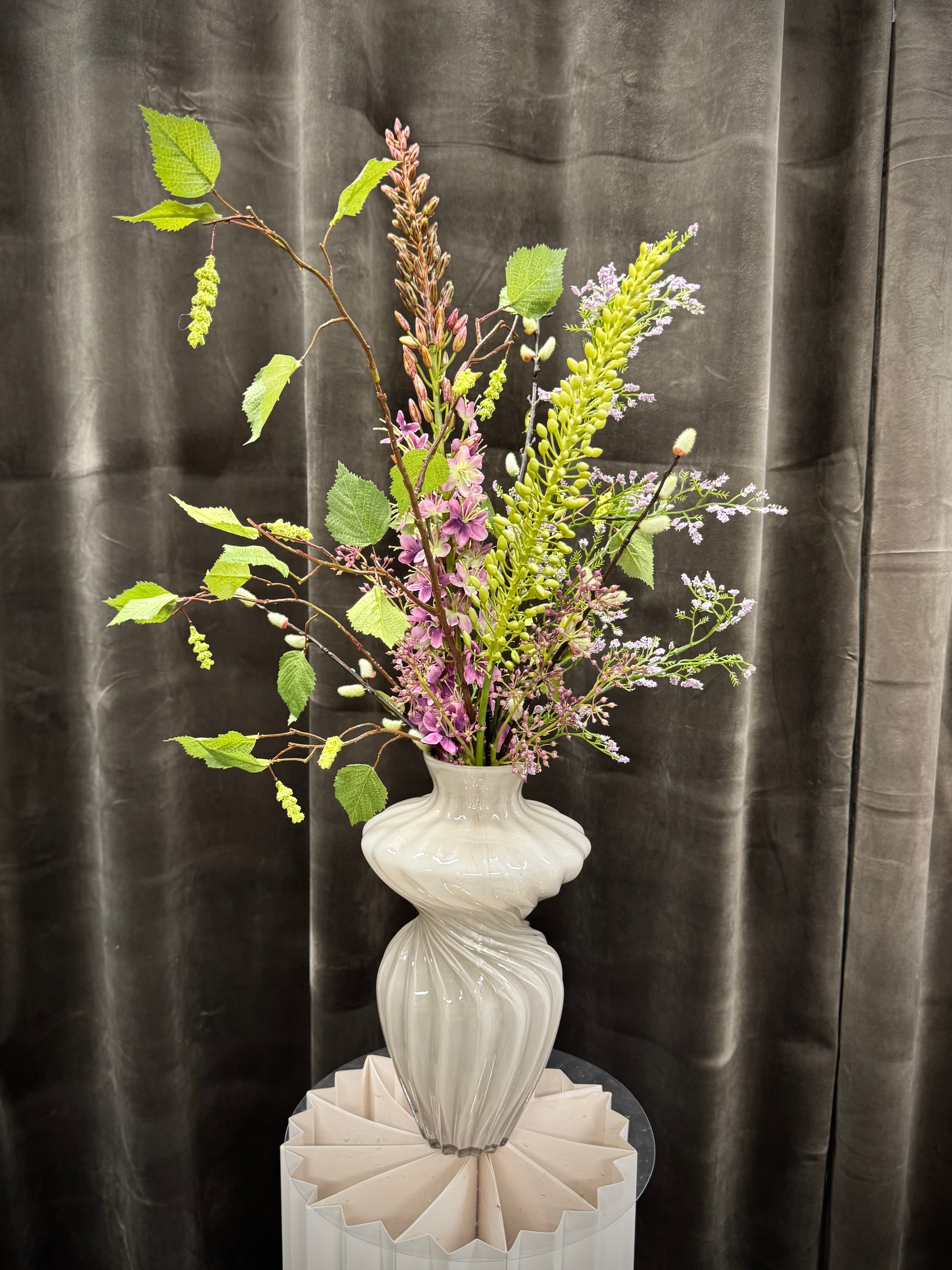 Forårsbuket med bla. Eremurus