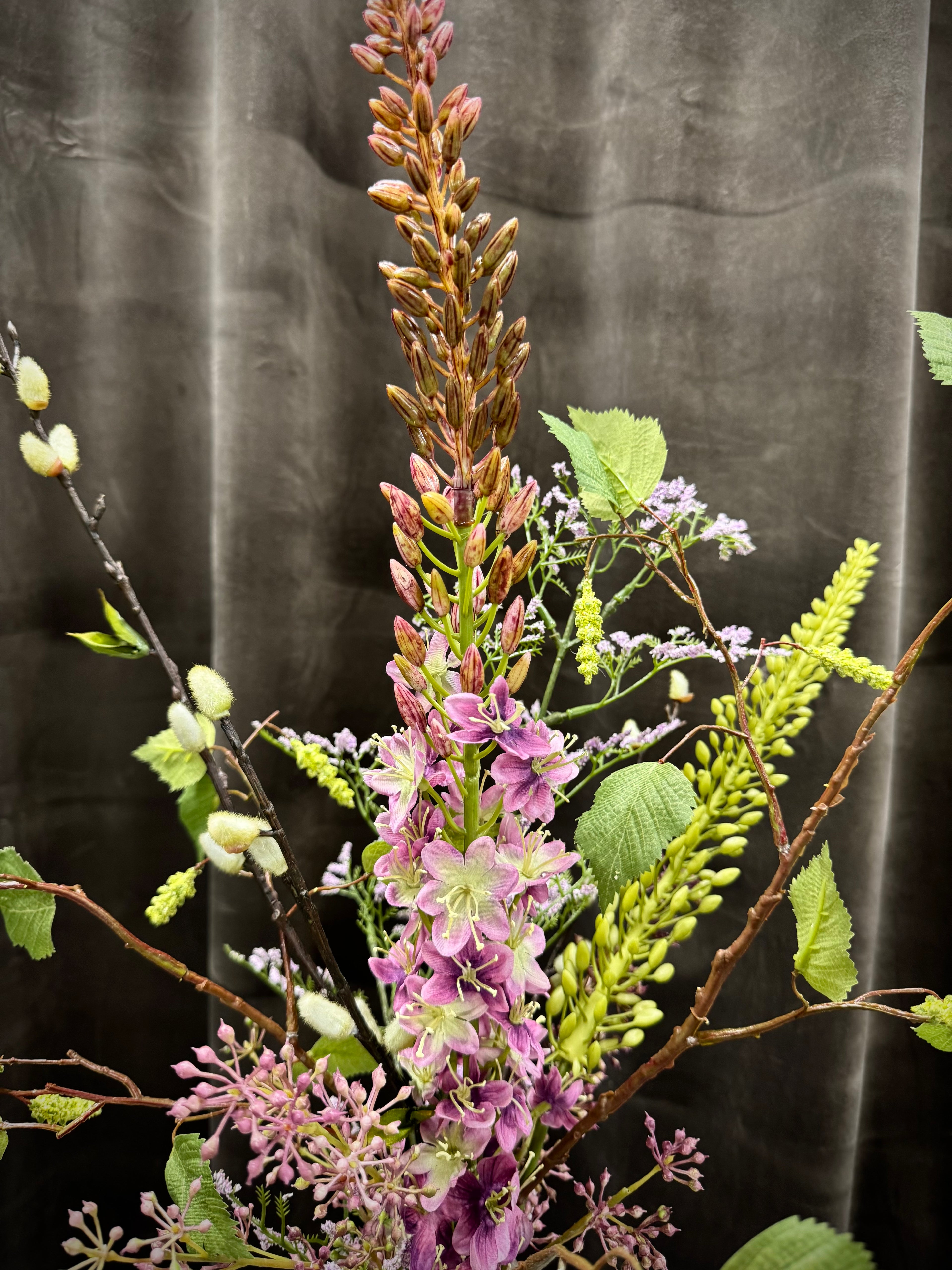 Forårsbuket med bla. Eremurus