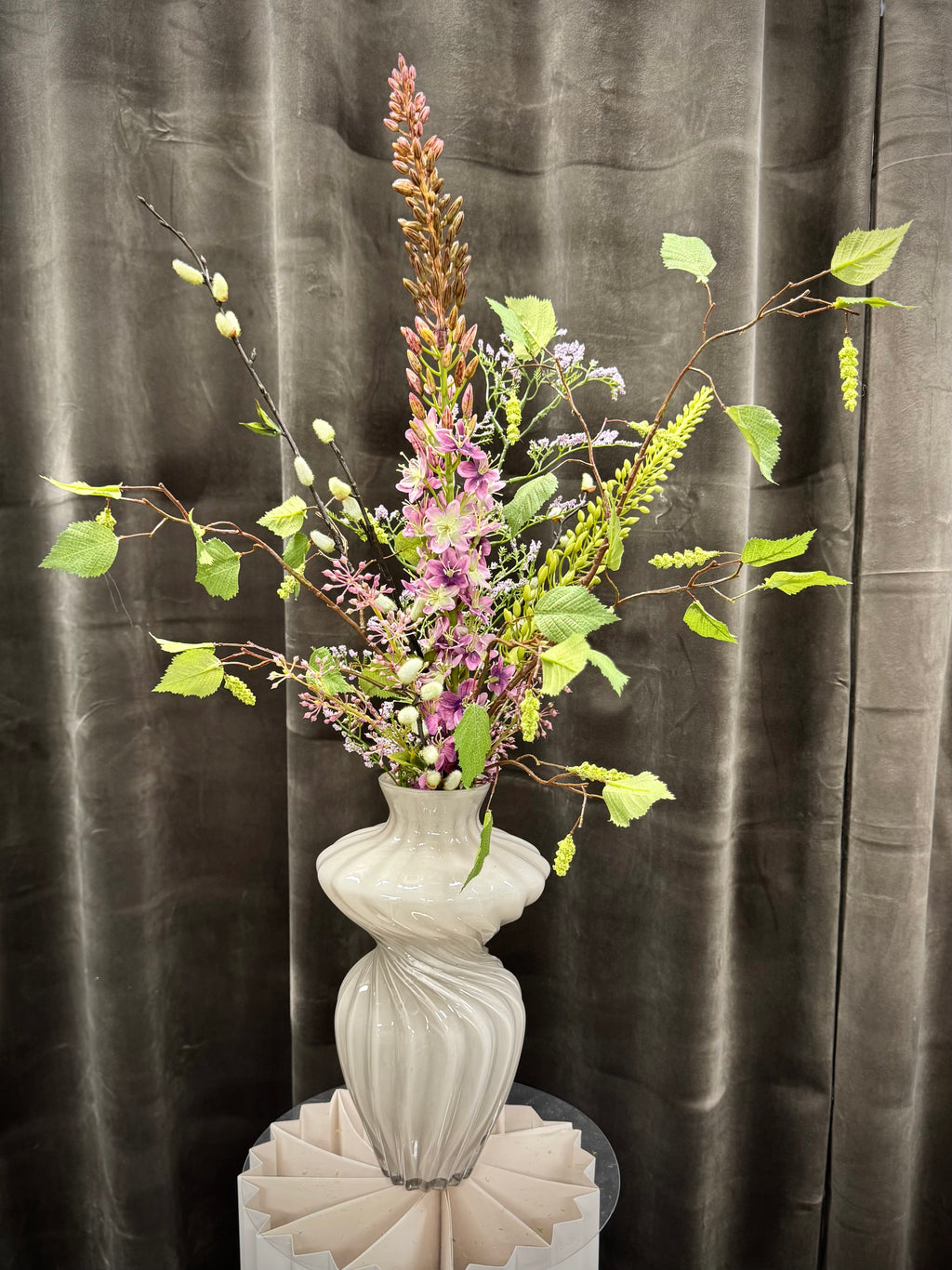 Forårsbuket med bla. Eremurus